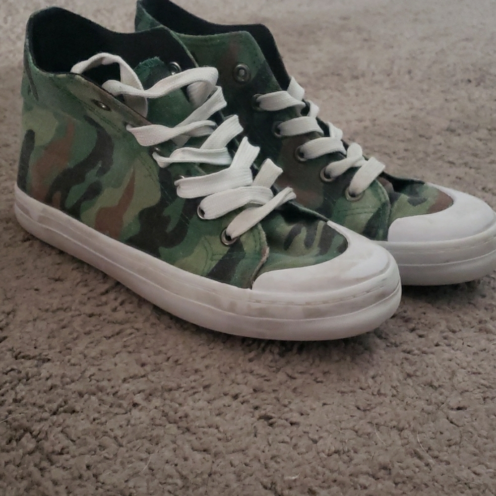 Boys sneakers